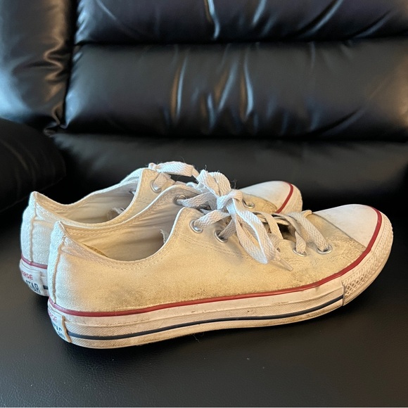 Unisex Converse Chuck Taylor Sneakers - Picture 2 of 5